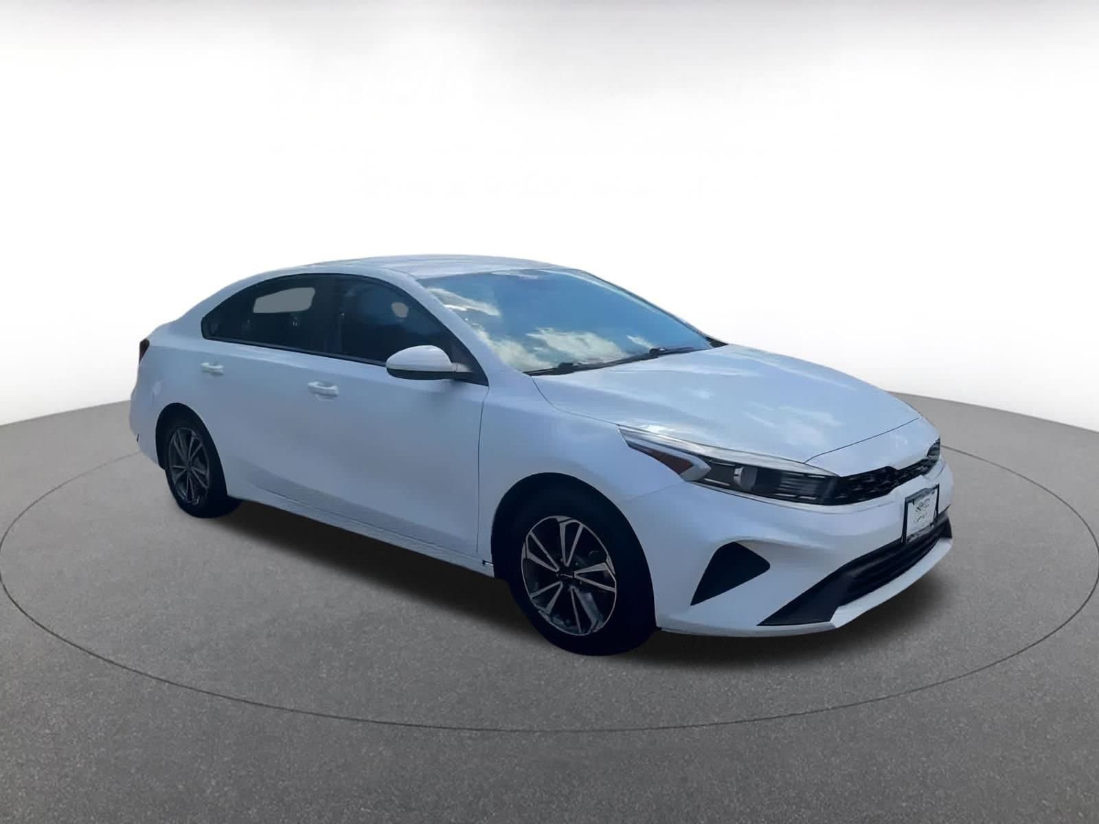 Thumbnail: 2023 Kia Forte - 3