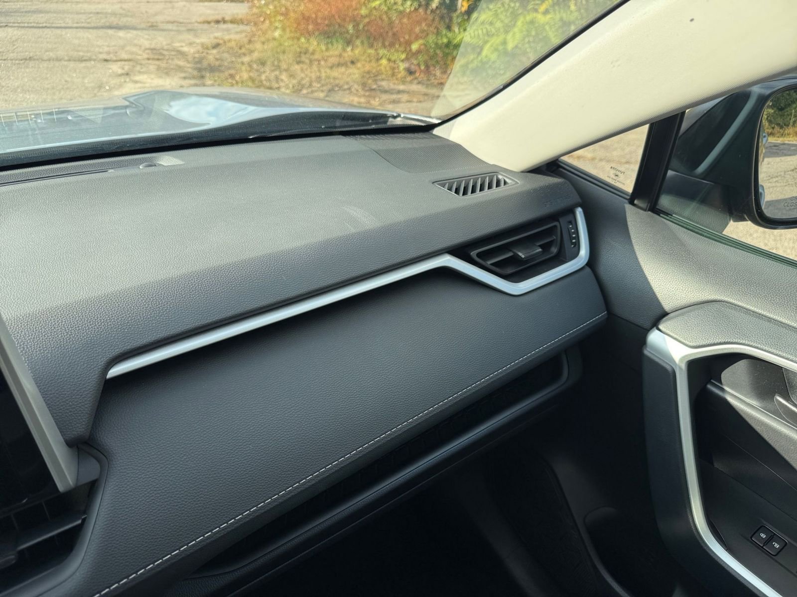 Thumbnail: 2025 Toyota RAV4 - 30