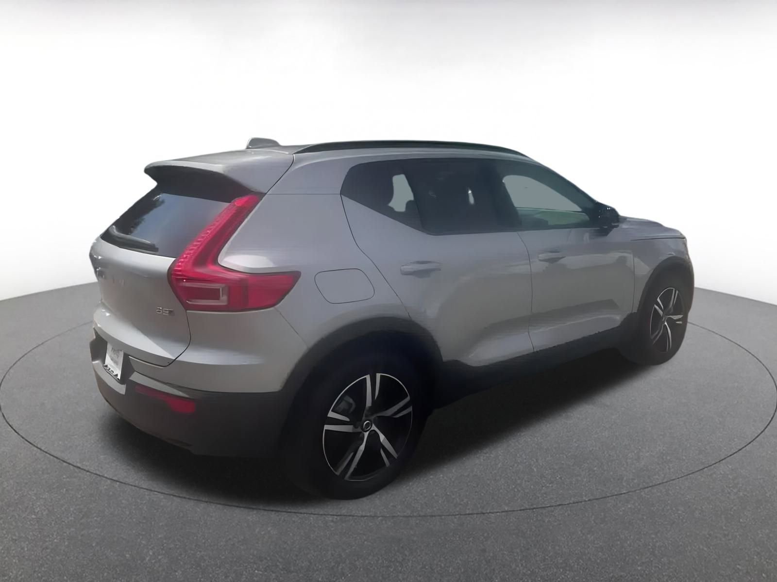 Thumbnail: 2024 Volvo XC40 - 14
