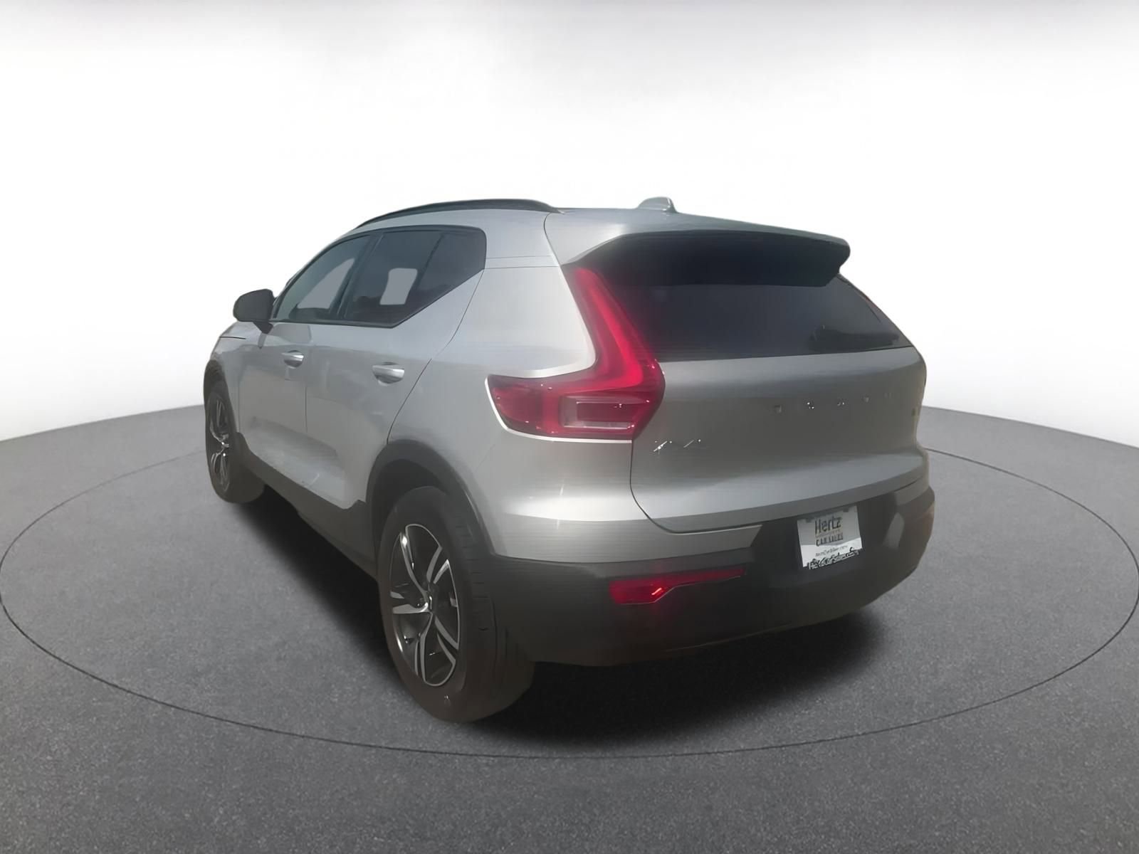 Thumbnail: 2024 Volvo XC40 - 11