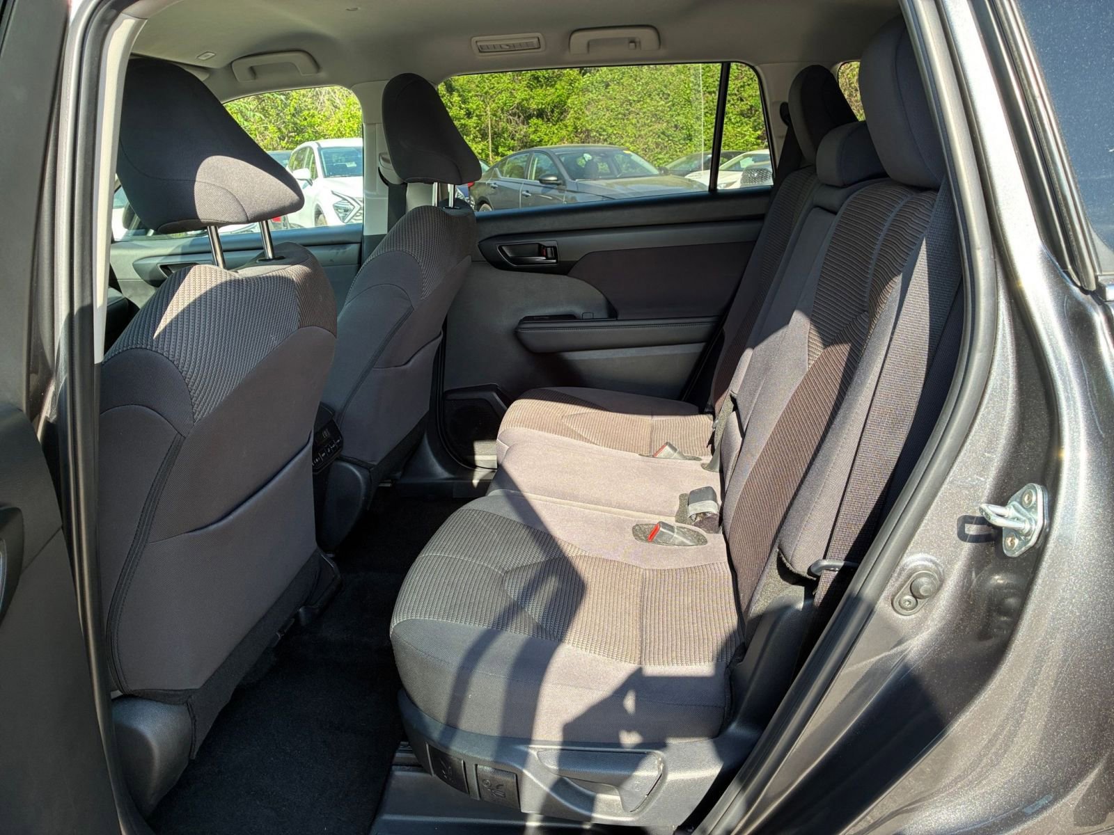 Thumbnail: 2025 Toyota Highlander - 25