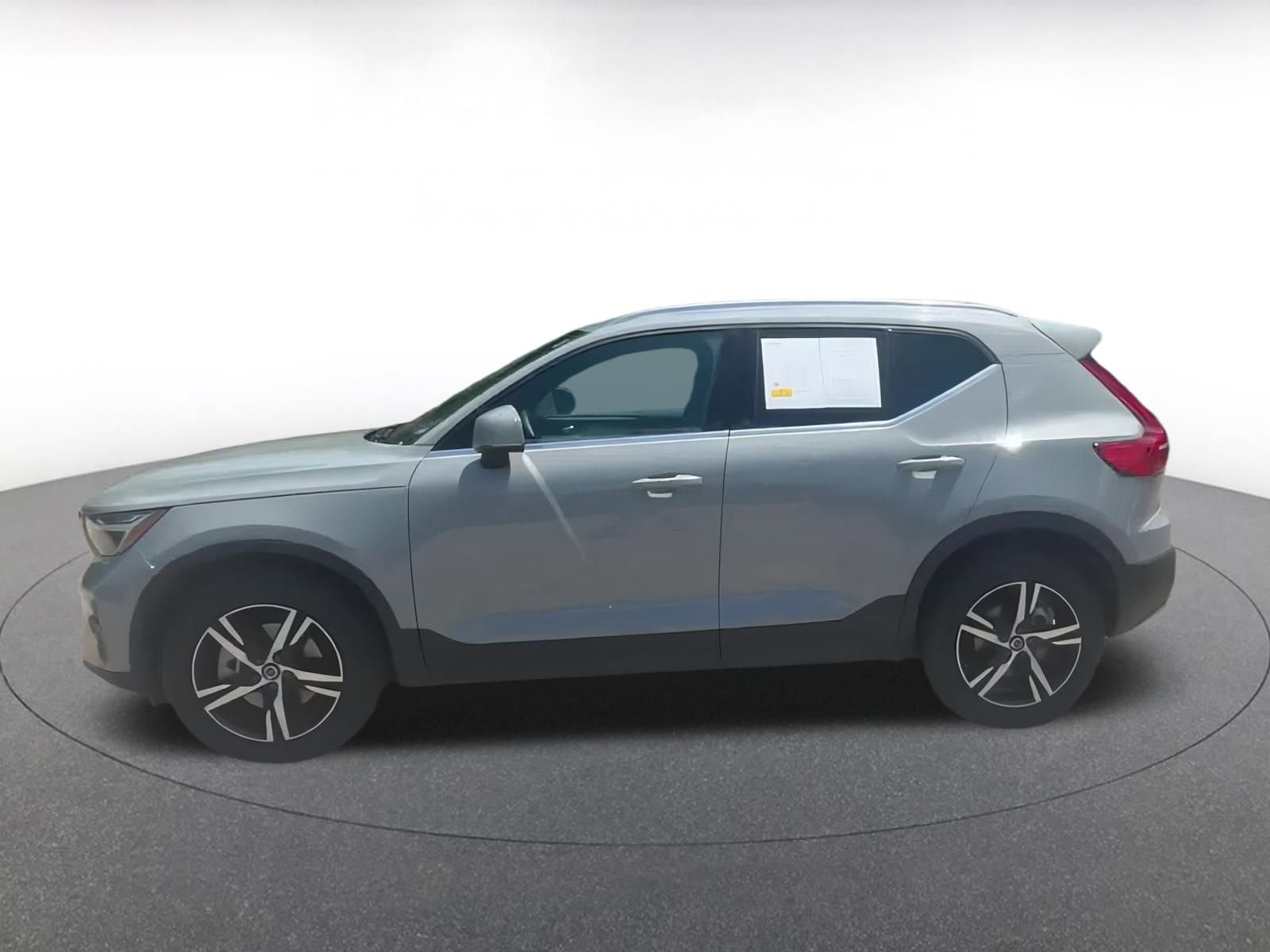 Thumbnail: 2024 Volvo XC40 - 9