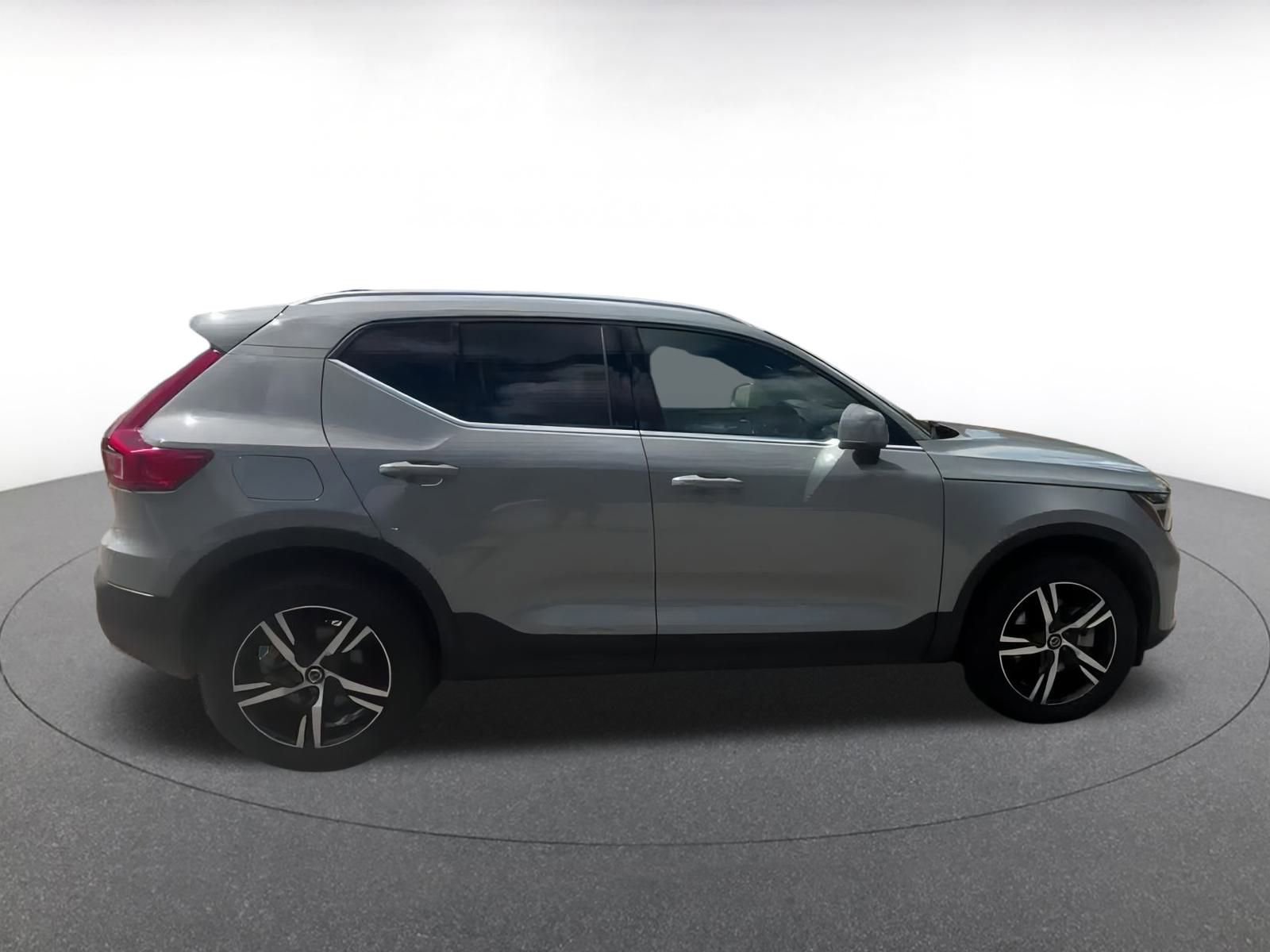 Thumbnail: 2024 Volvo XC40 - 16