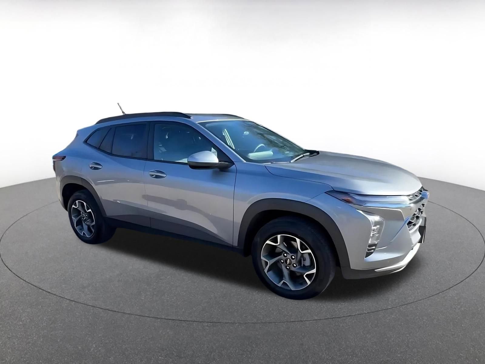 Thumbnail: 2025 Chevrolet Trax - 2