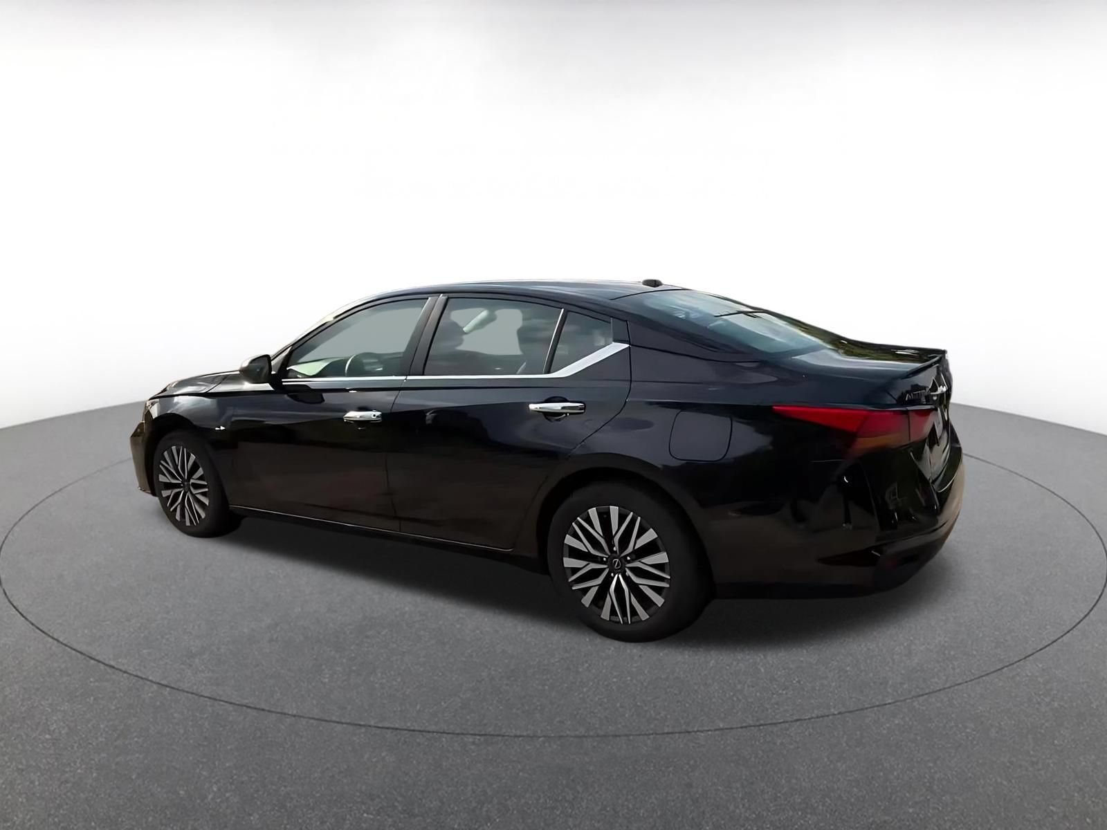 Thumbnail: 2025 Nissan Altima - 8