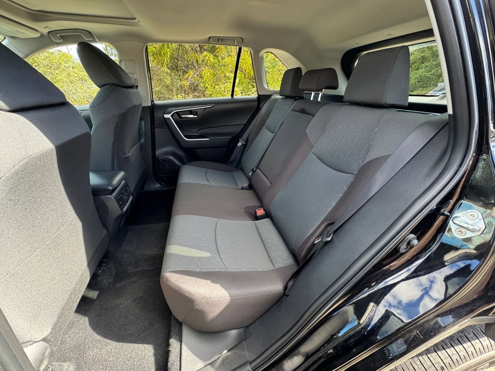 Thumbnail: 2025 Toyota RAV4 - 32