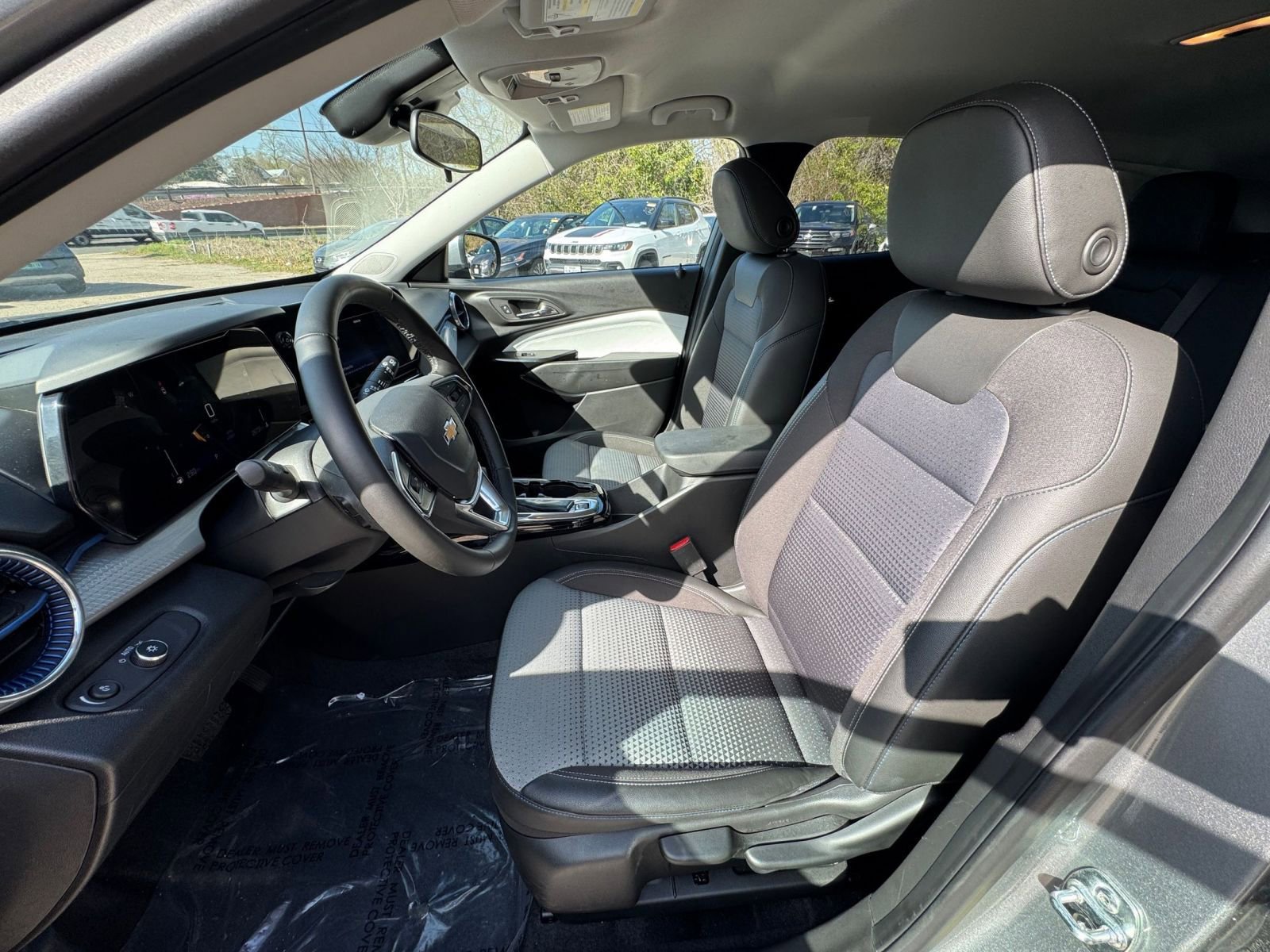 Thumbnail: 2025 Chevrolet Trax - 32