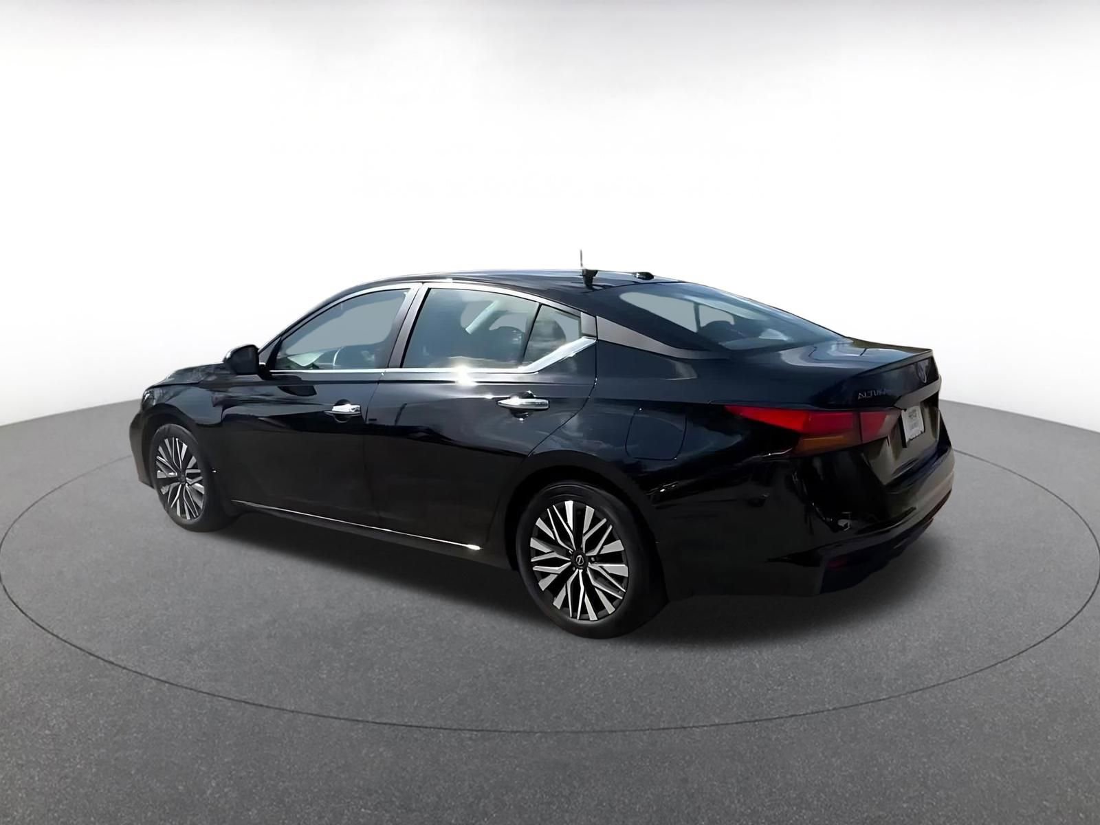 Thumbnail: 2025 Nissan Altima - 10