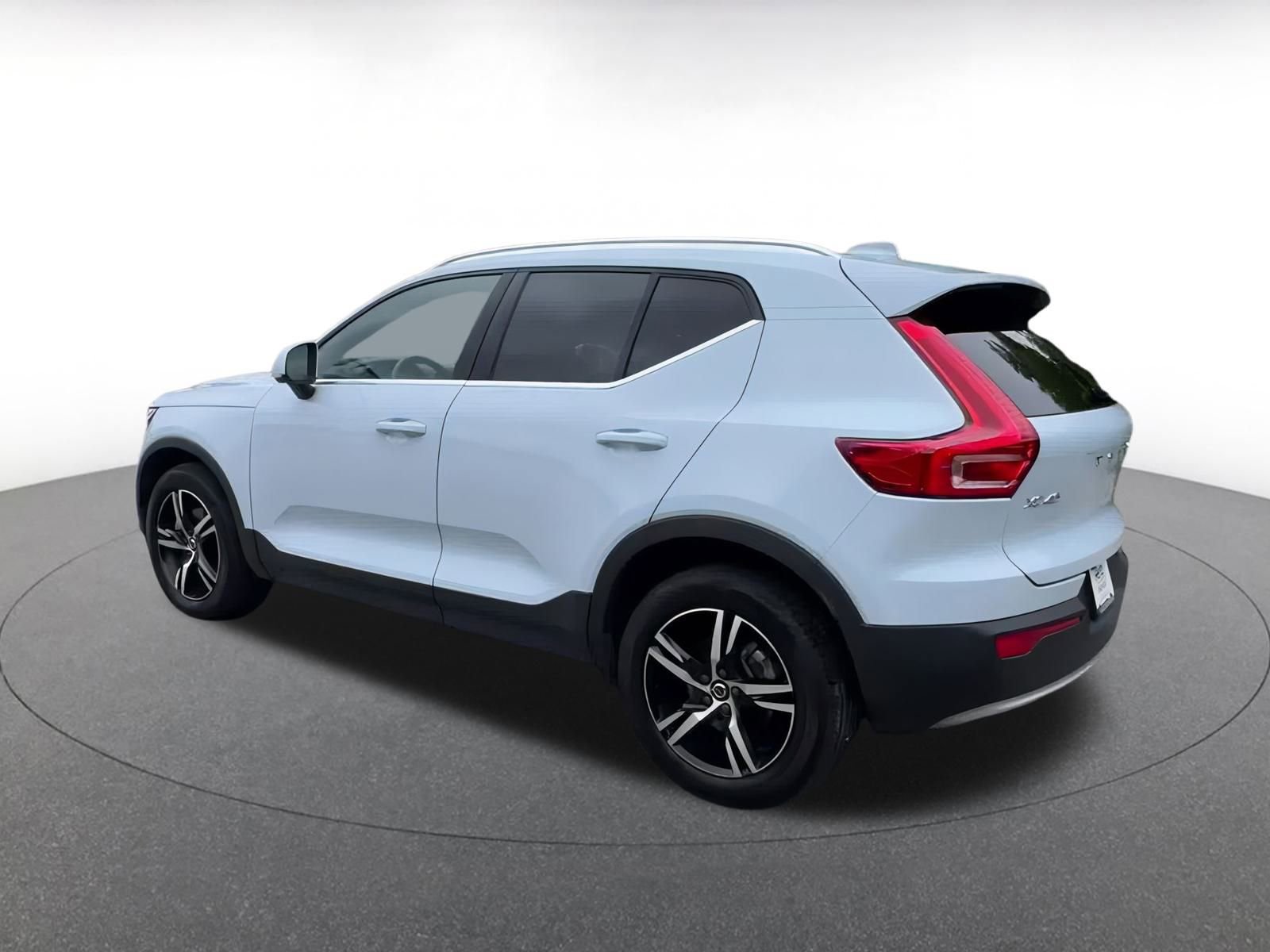 Thumbnail: 2024 Volvo XC40 - 10