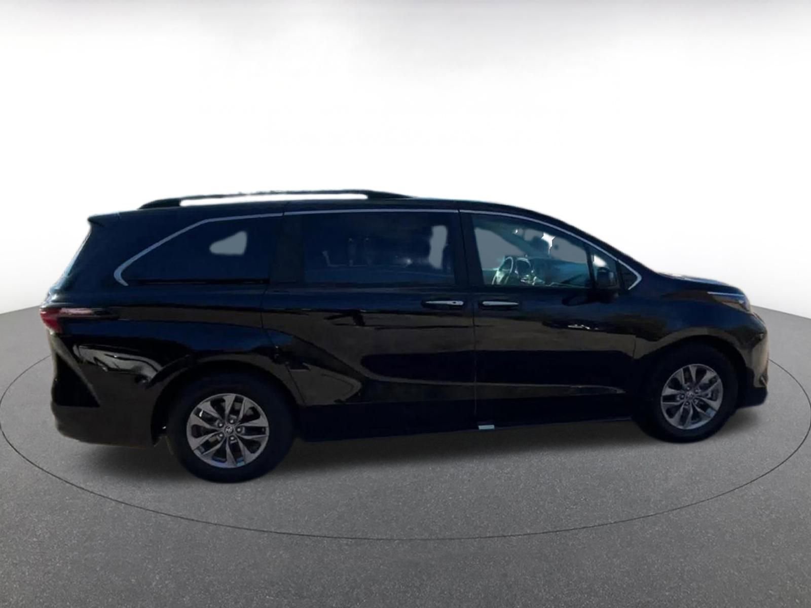 Thumbnail: 2025 Toyota Sienna - 16