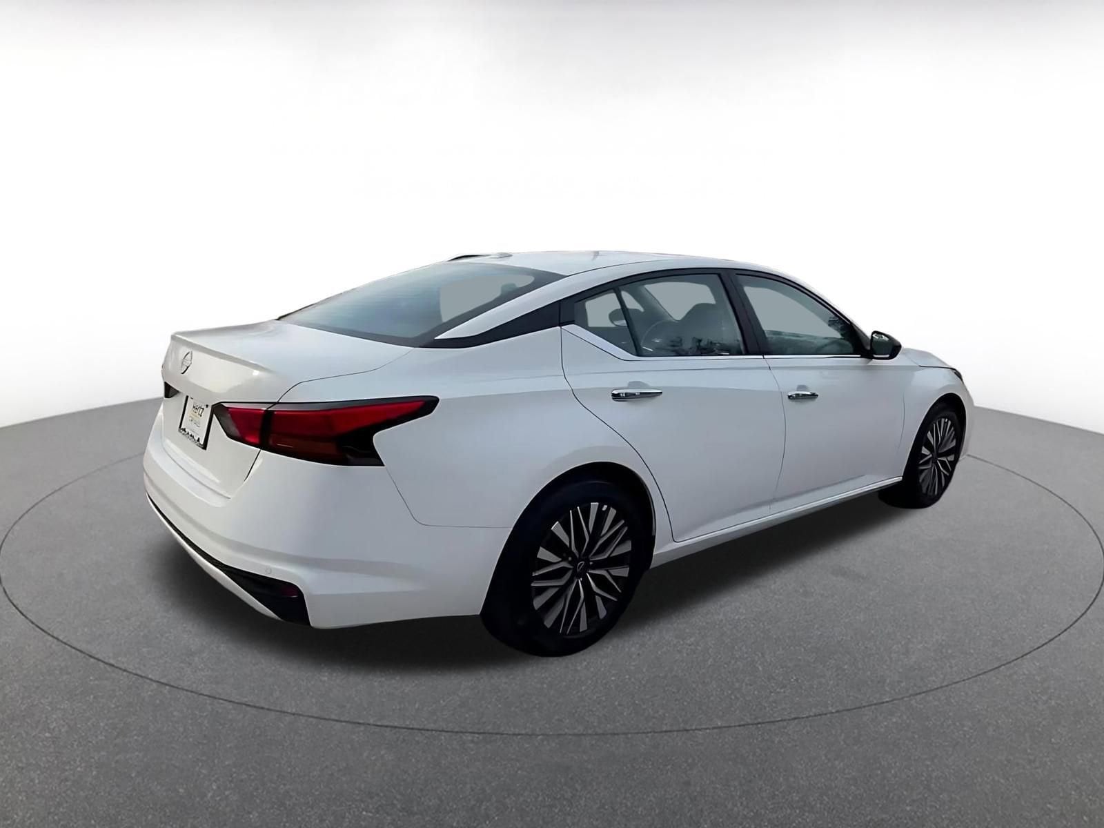 Thumbnail: 2025 Nissan Altima - 15