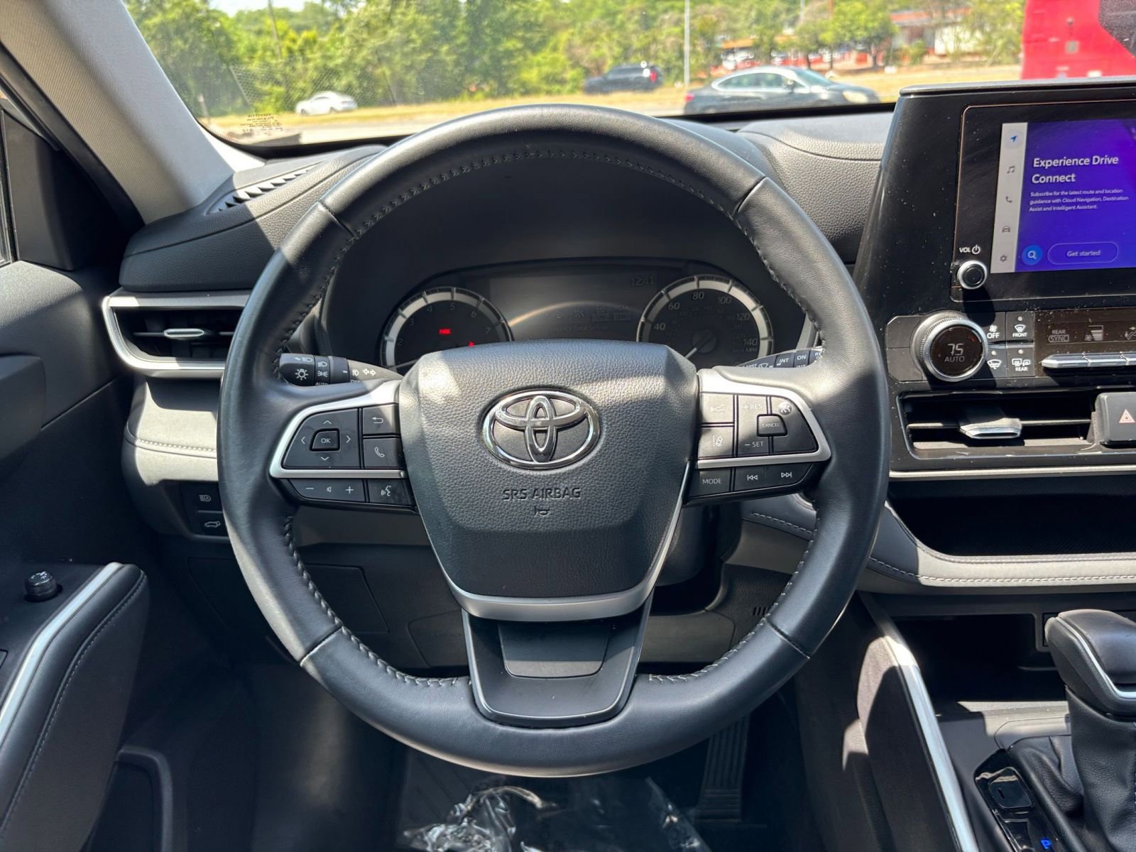 Thumbnail: 2025 Toyota Highlander - 32