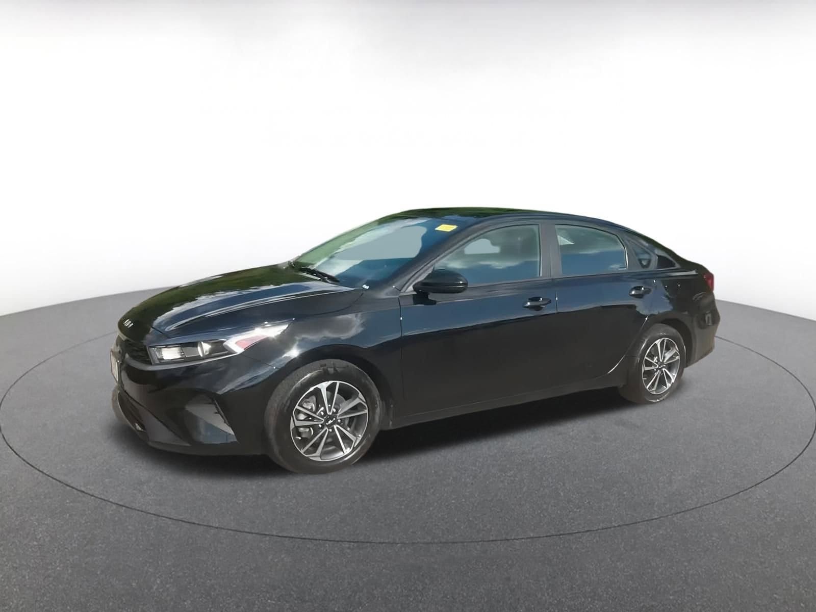 Thumbnail: 2023 Kia Forte - 8