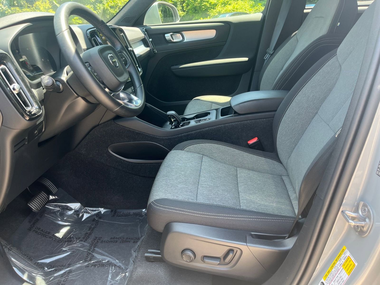 Thumbnail: 2024 Volvo XC40 - 22