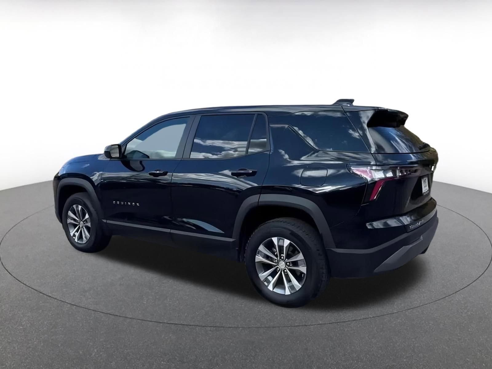 Thumbnail: 2025 Chevrolet Equinox - 10