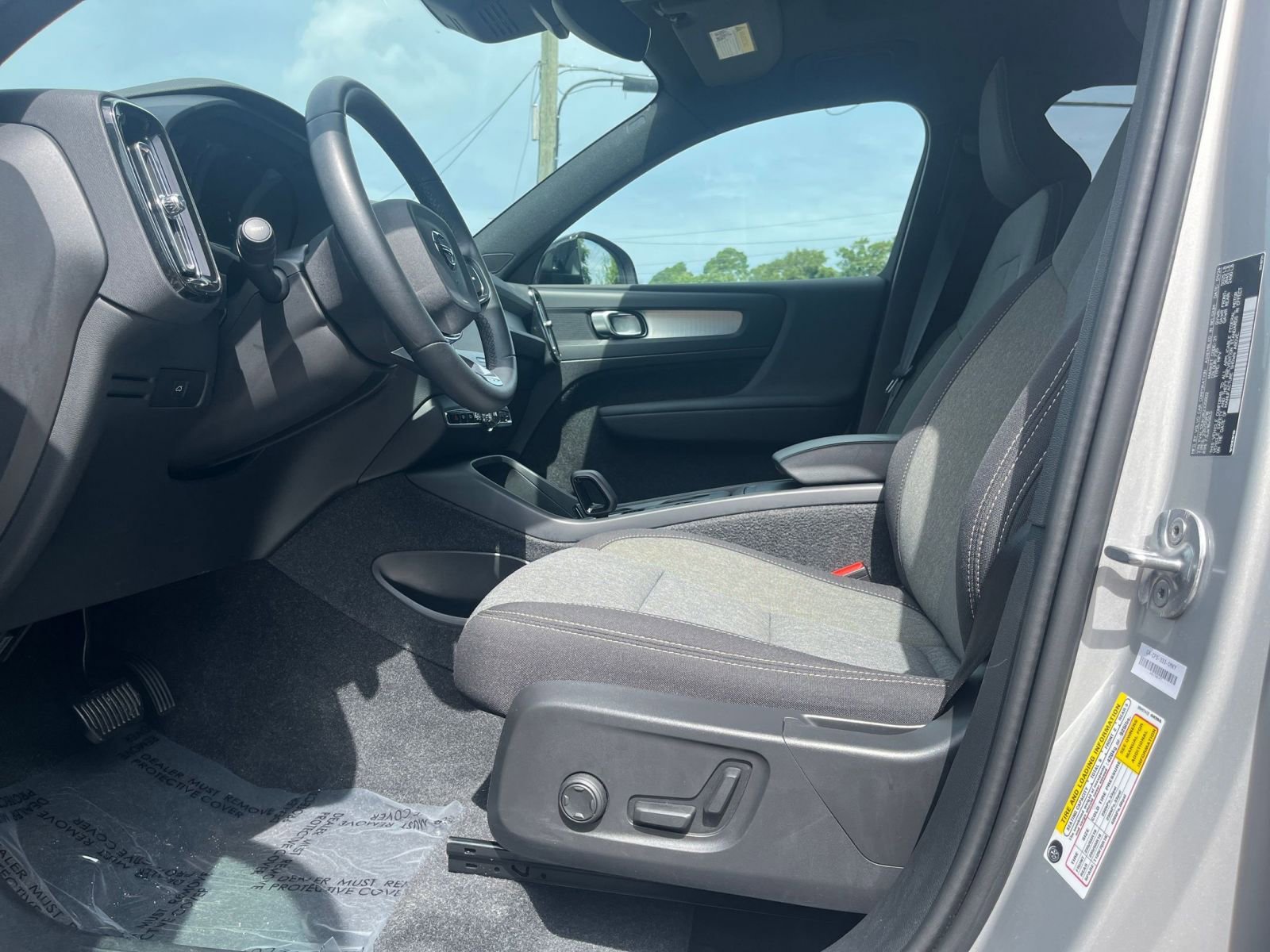 Thumbnail: 2024 Volvo XC40 - 22