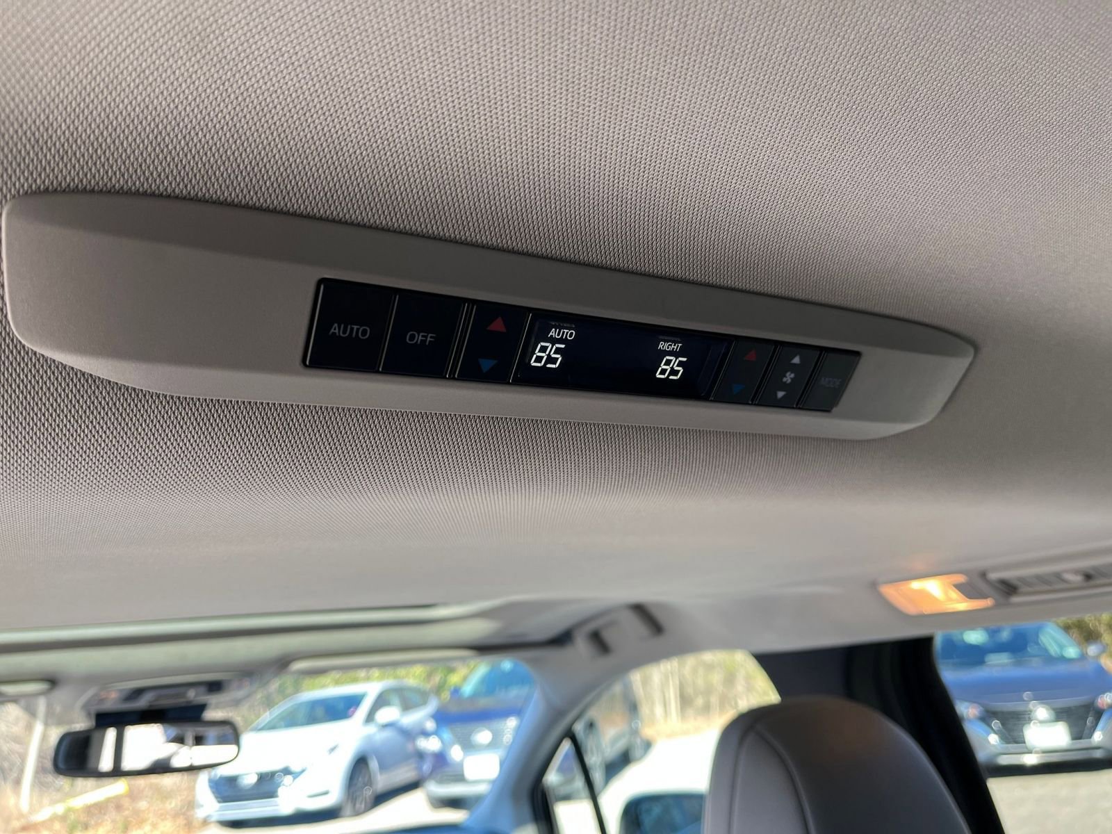 Thumbnail: 2025 Toyota Sienna - 25