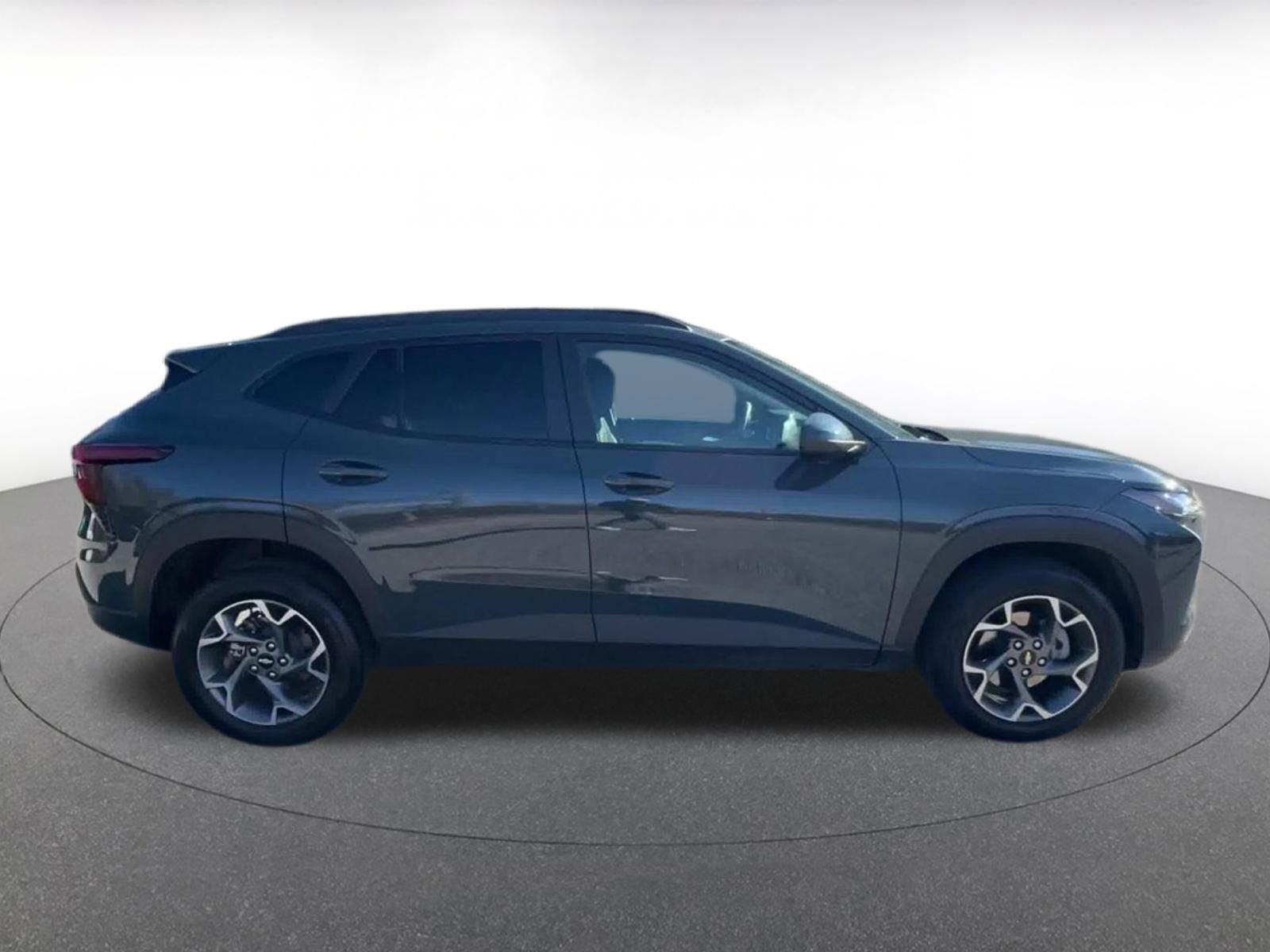 Thumbnail: 2025 Chevrolet Trax - 16