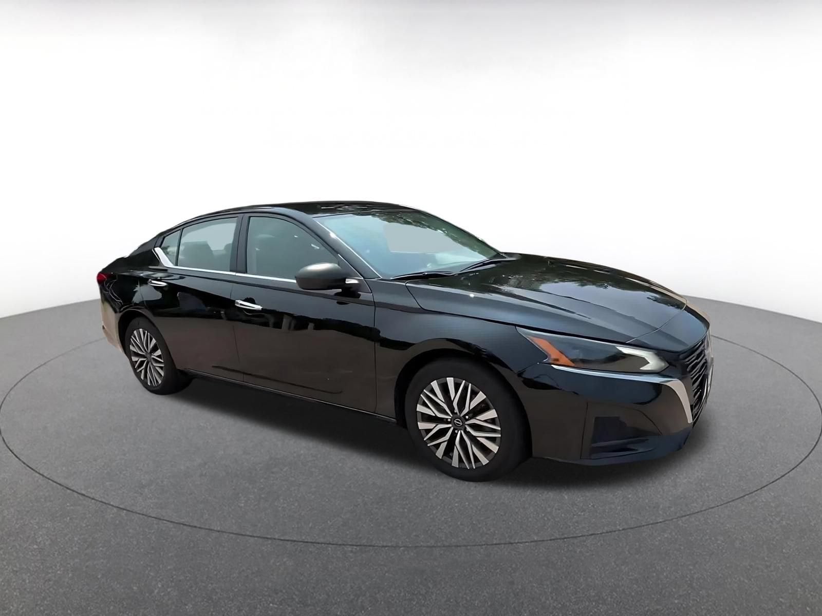 Thumbnail: 2025 Nissan Altima - 2