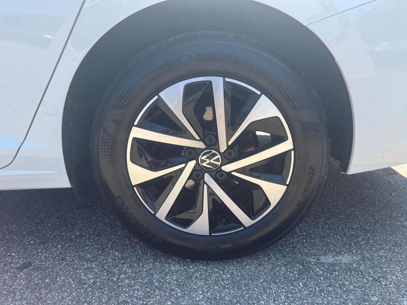 Thumbnail: 2024 Volkswagen Jetta - 24