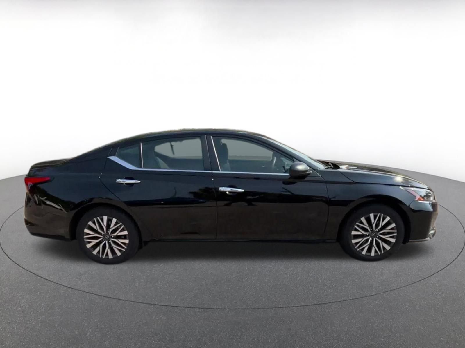 Thumbnail: 2025 Nissan Altima - 16