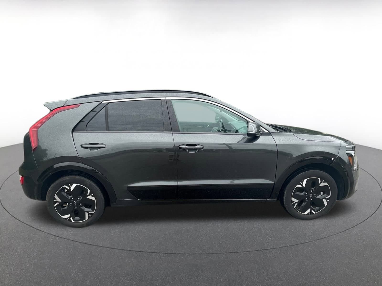 Thumbnail: 2023 Kia Niro - 8
