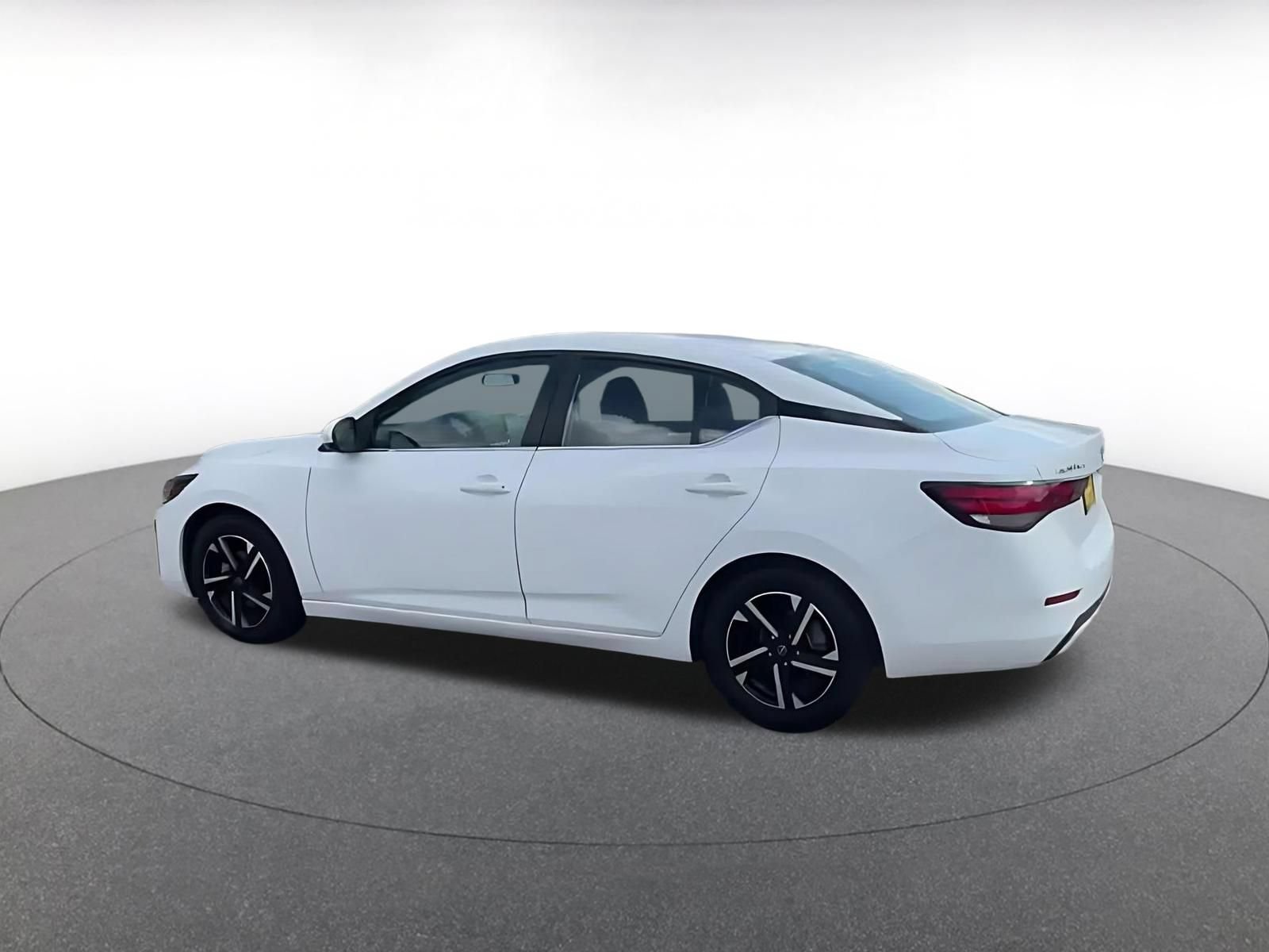 Thumbnail: 2025 Nissan Sentra - 9