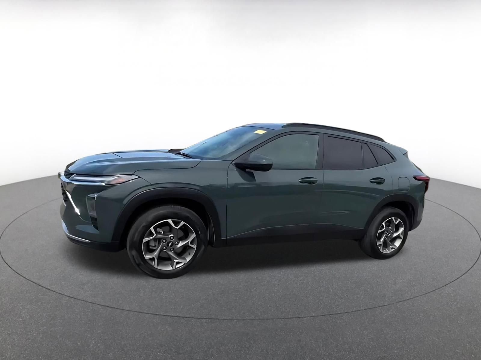 Thumbnail: 2025 Chevrolet Trax - 8