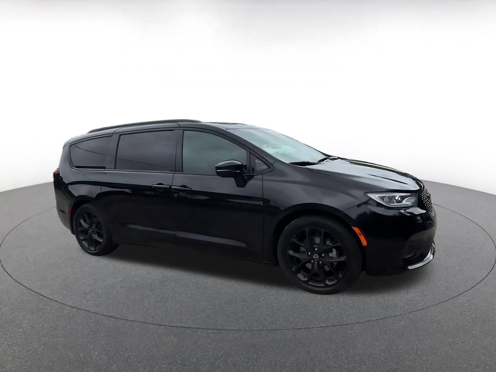 Thumbnail: 2025 Chrysler Pacifica - 2