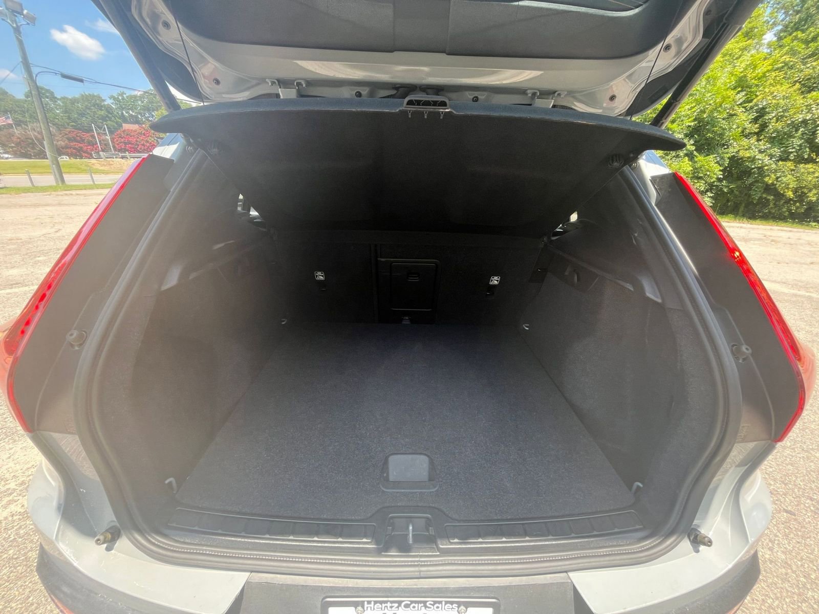 Thumbnail: 2024 Volvo XC40 - 25