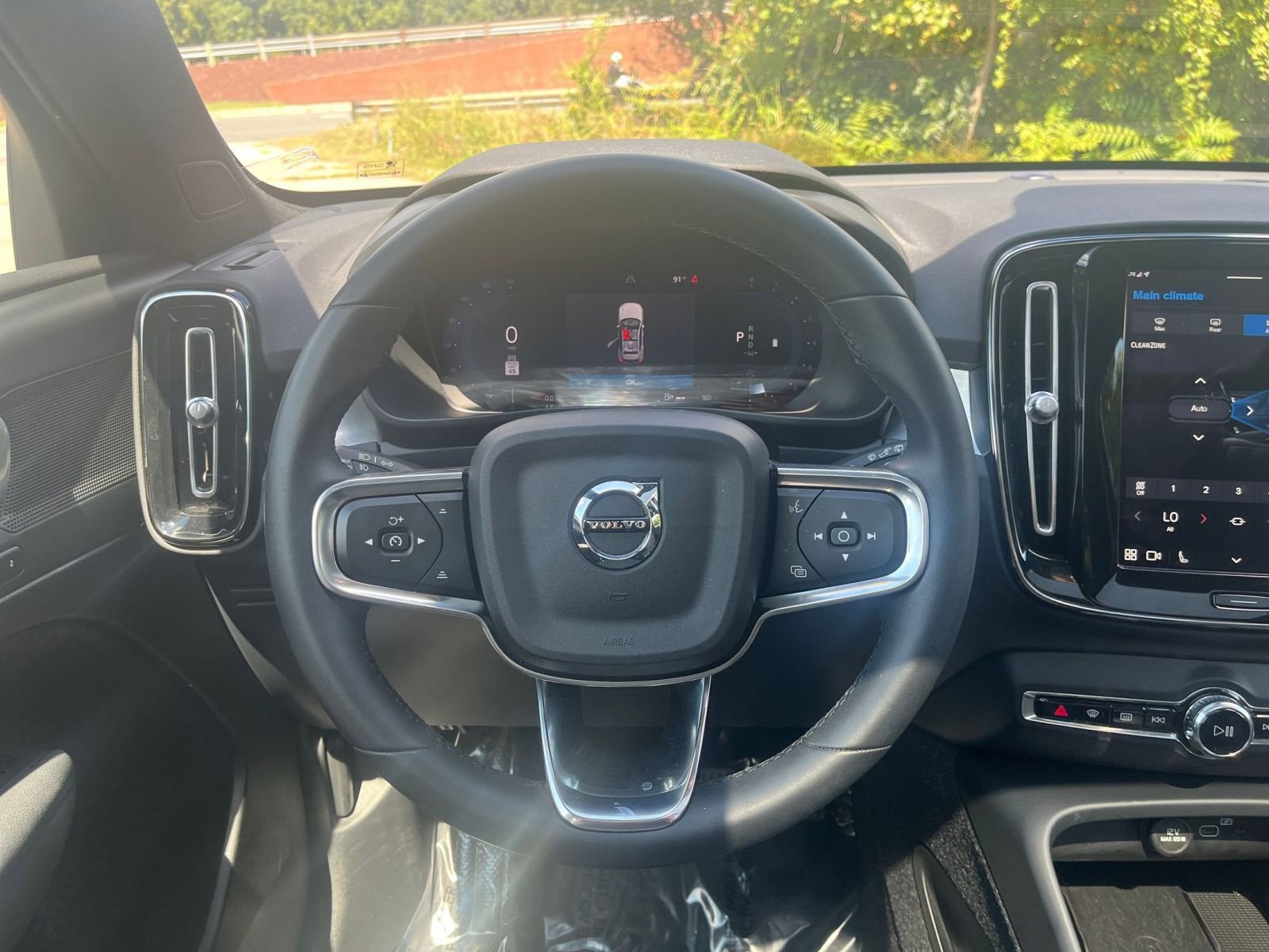 Thumbnail: 2024 Volvo XC40 - 29