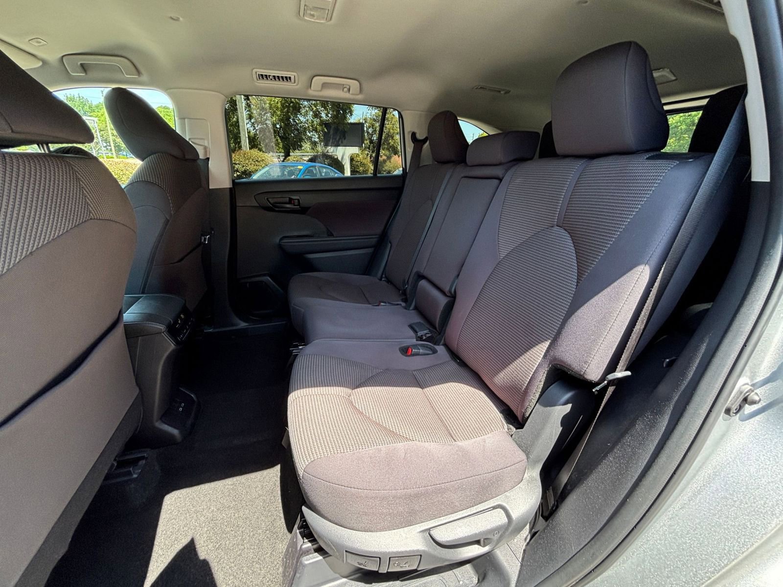 Thumbnail: 2025 Toyota Highlander - 35