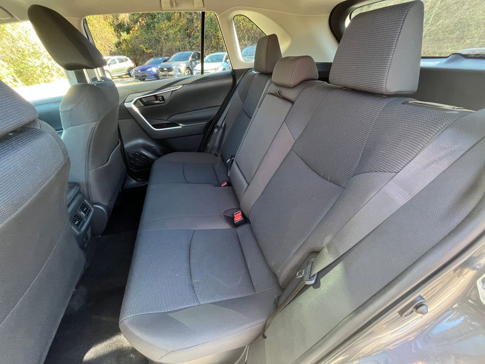 Thumbnail: 2025 Toyota RAV4 - 32