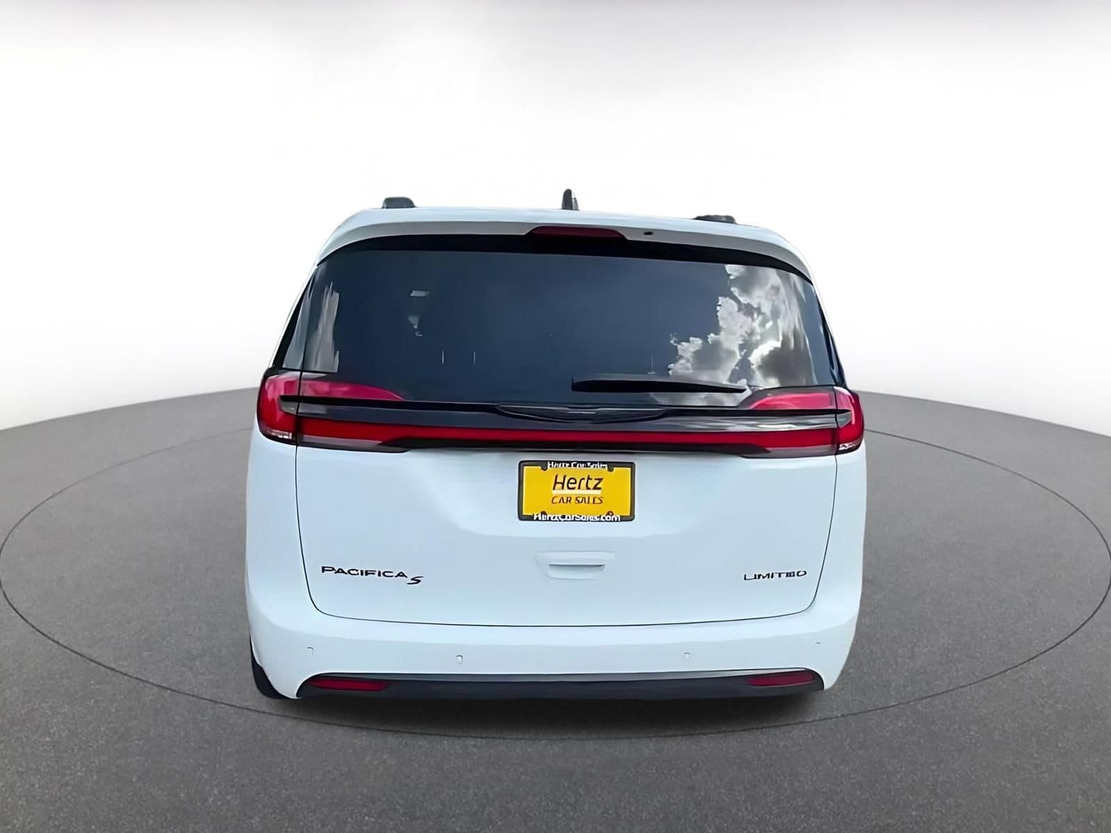 Thumbnail: 2025 Chrysler Pacifica - 12