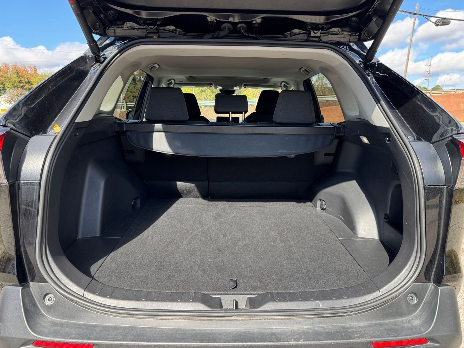 Thumbnail: 2025 Toyota RAV4 - 25