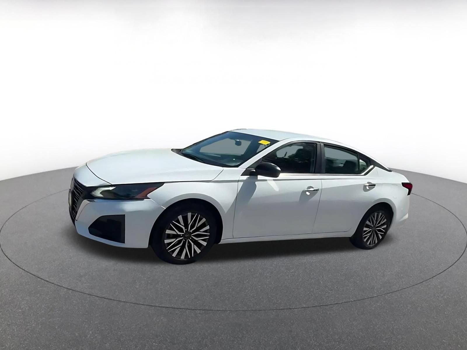 Thumbnail: 2025 Nissan Altima - 8