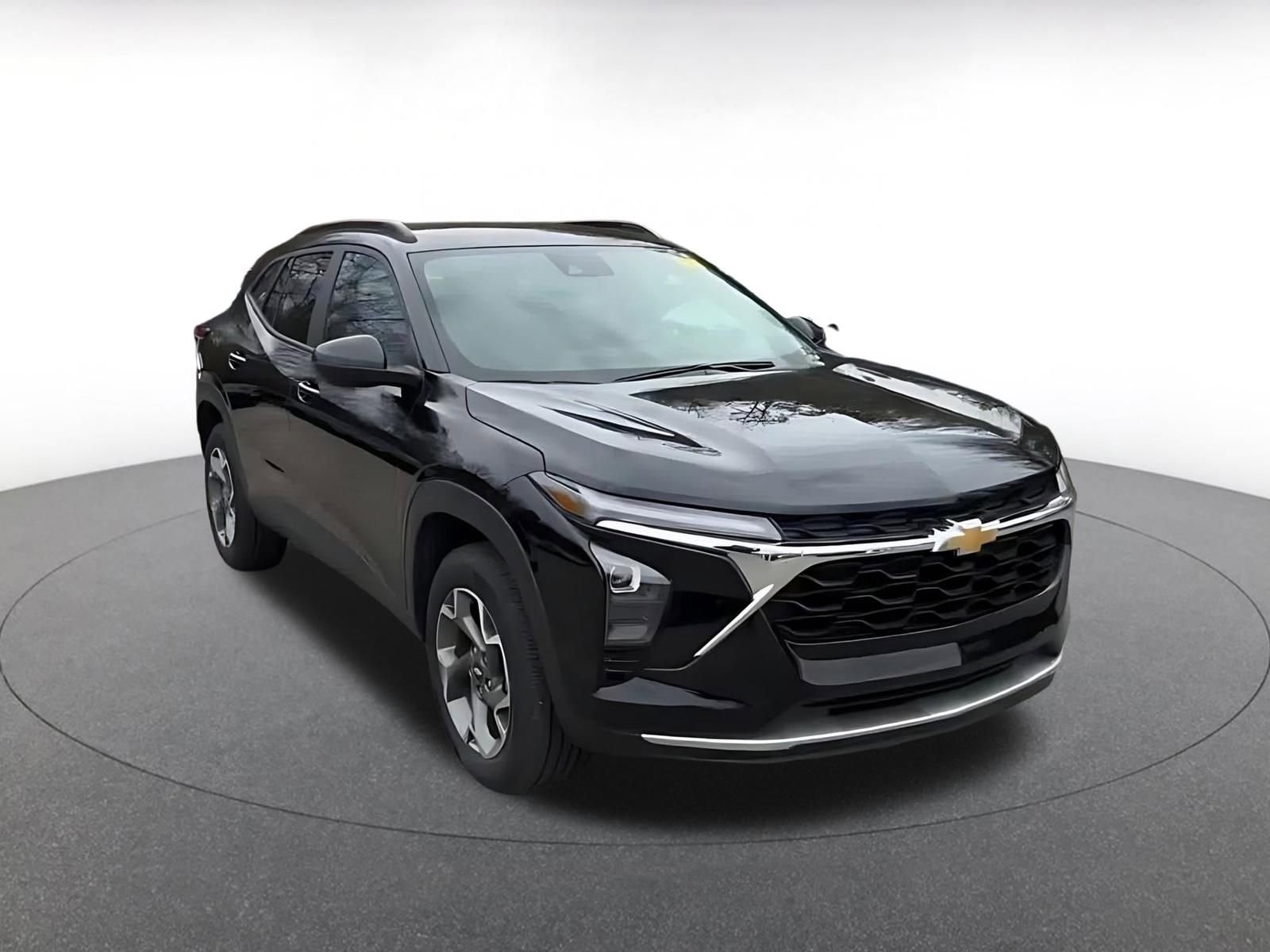 Thumbnail: 2025 Chevrolet Trax - 3