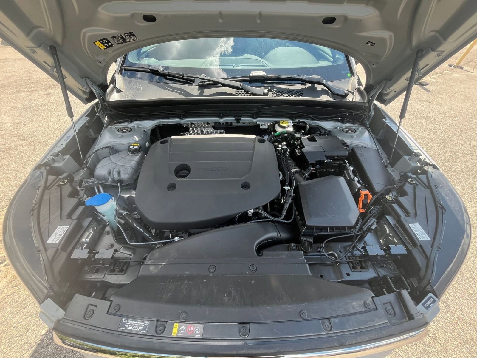 Thumbnail: 2024 Volvo XC40 - 27