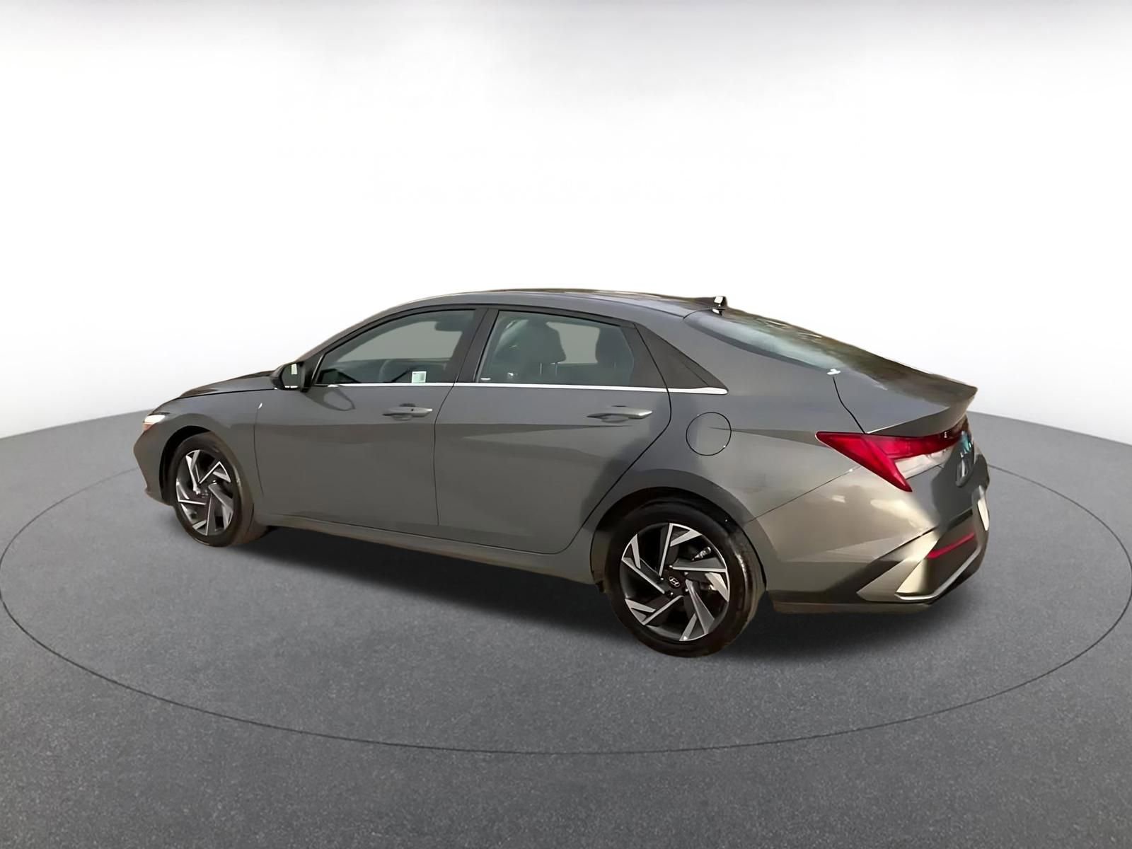 Thumbnail: 2025 Hyundai Elantra - 10