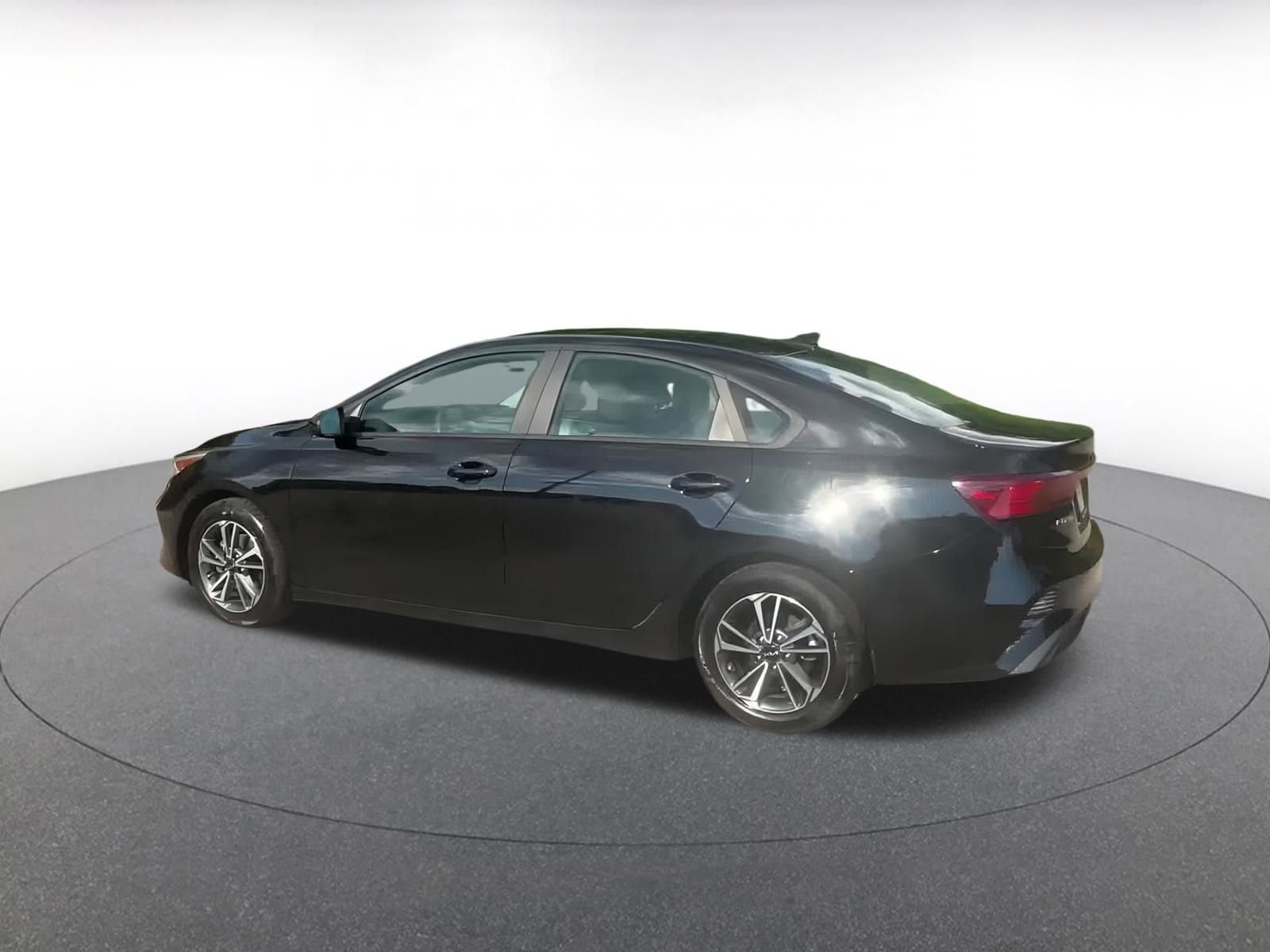 Thumbnail: 2023 Kia Forte - 10