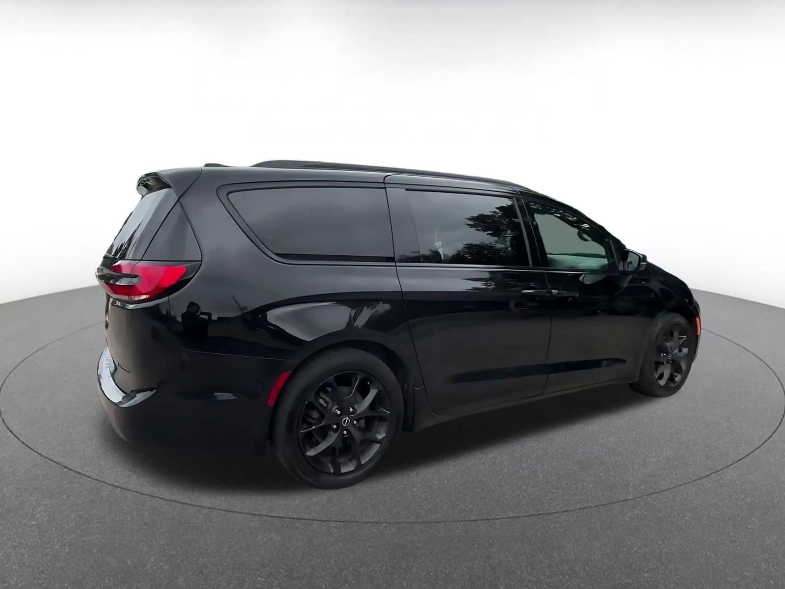 Thumbnail: 2025 Chrysler Pacifica - 11
