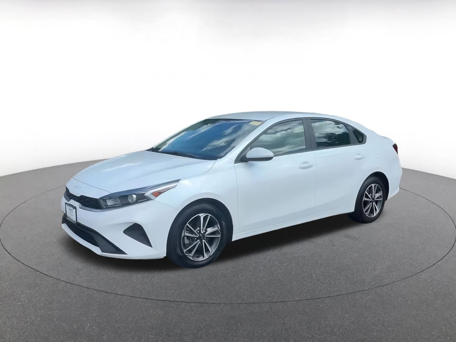 Thumbnail: 2023 Kia Forte - 8