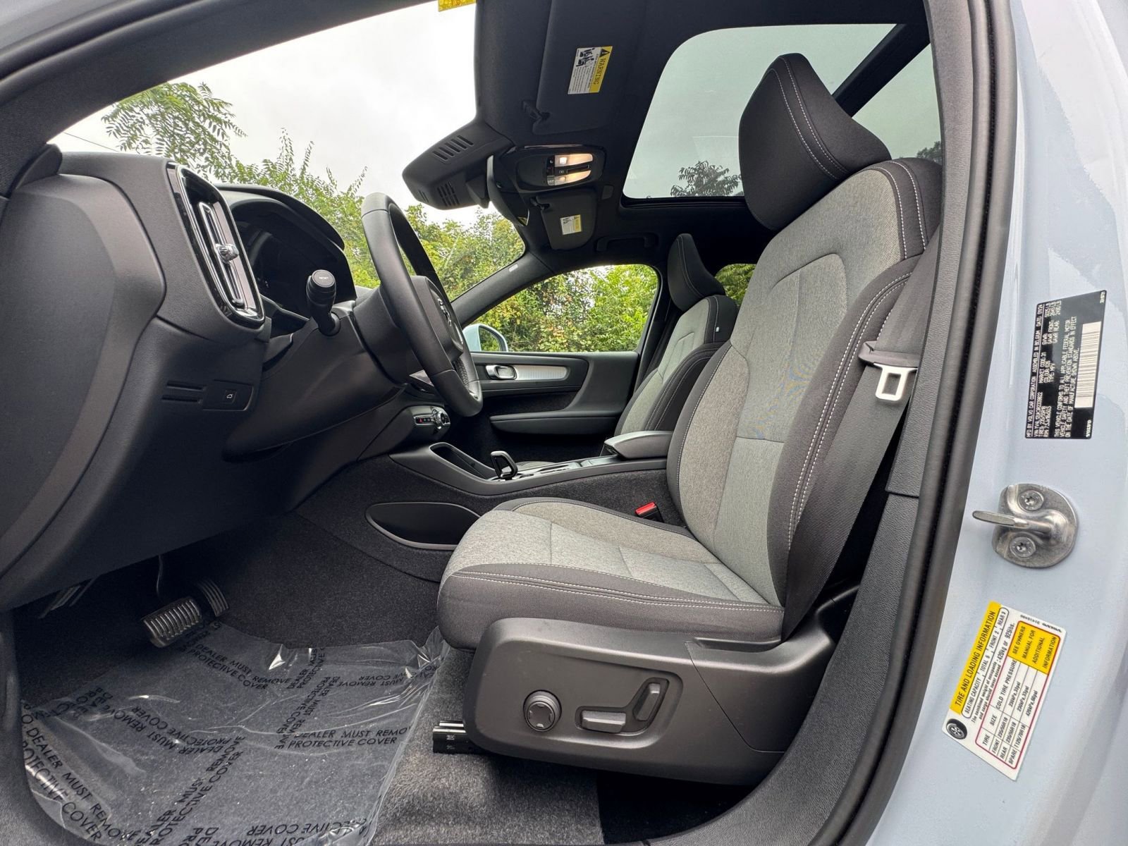 Thumbnail: 2024 Volvo XC40 - 22