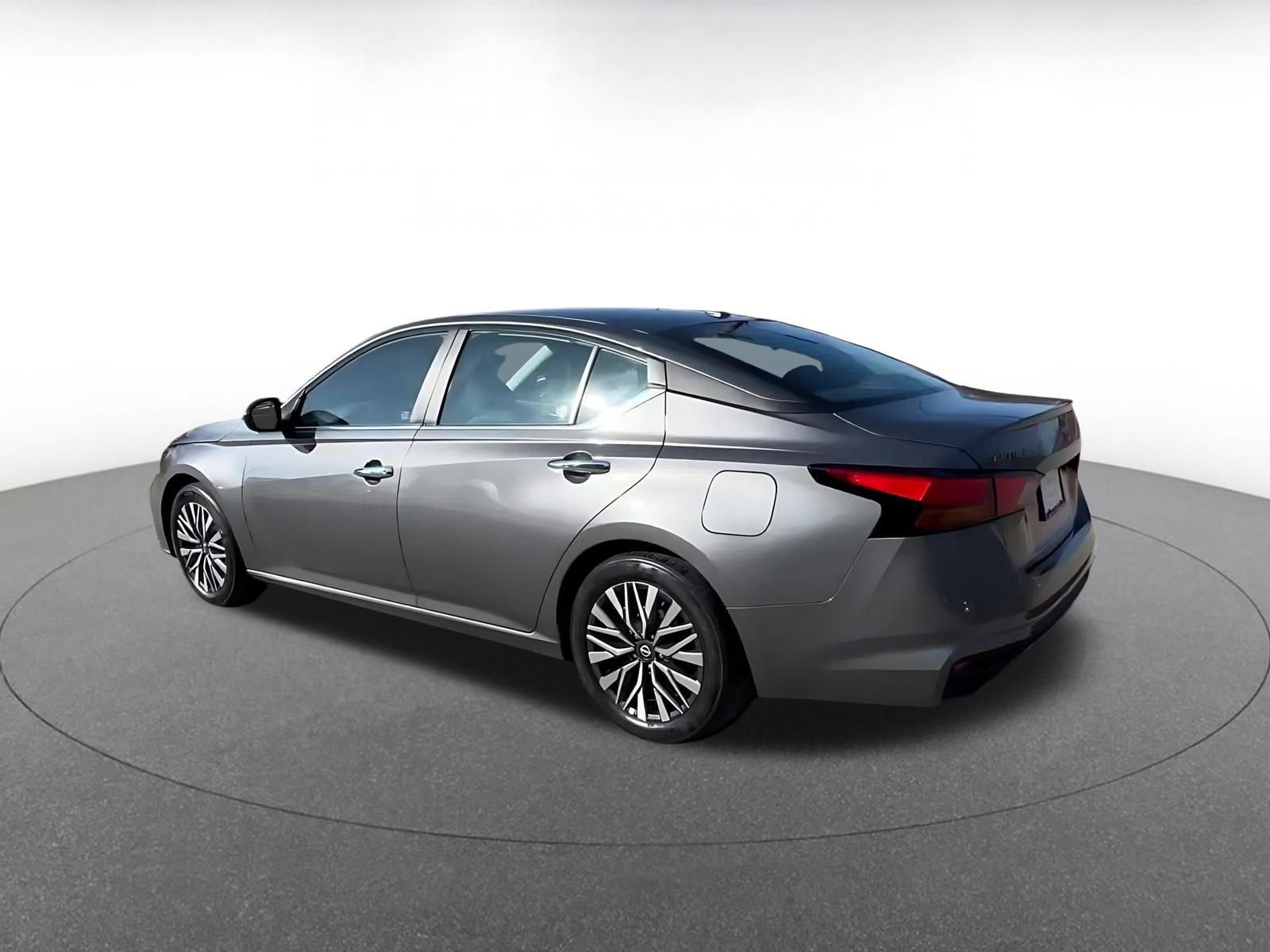 Thumbnail: 2025 Nissan Altima - 10