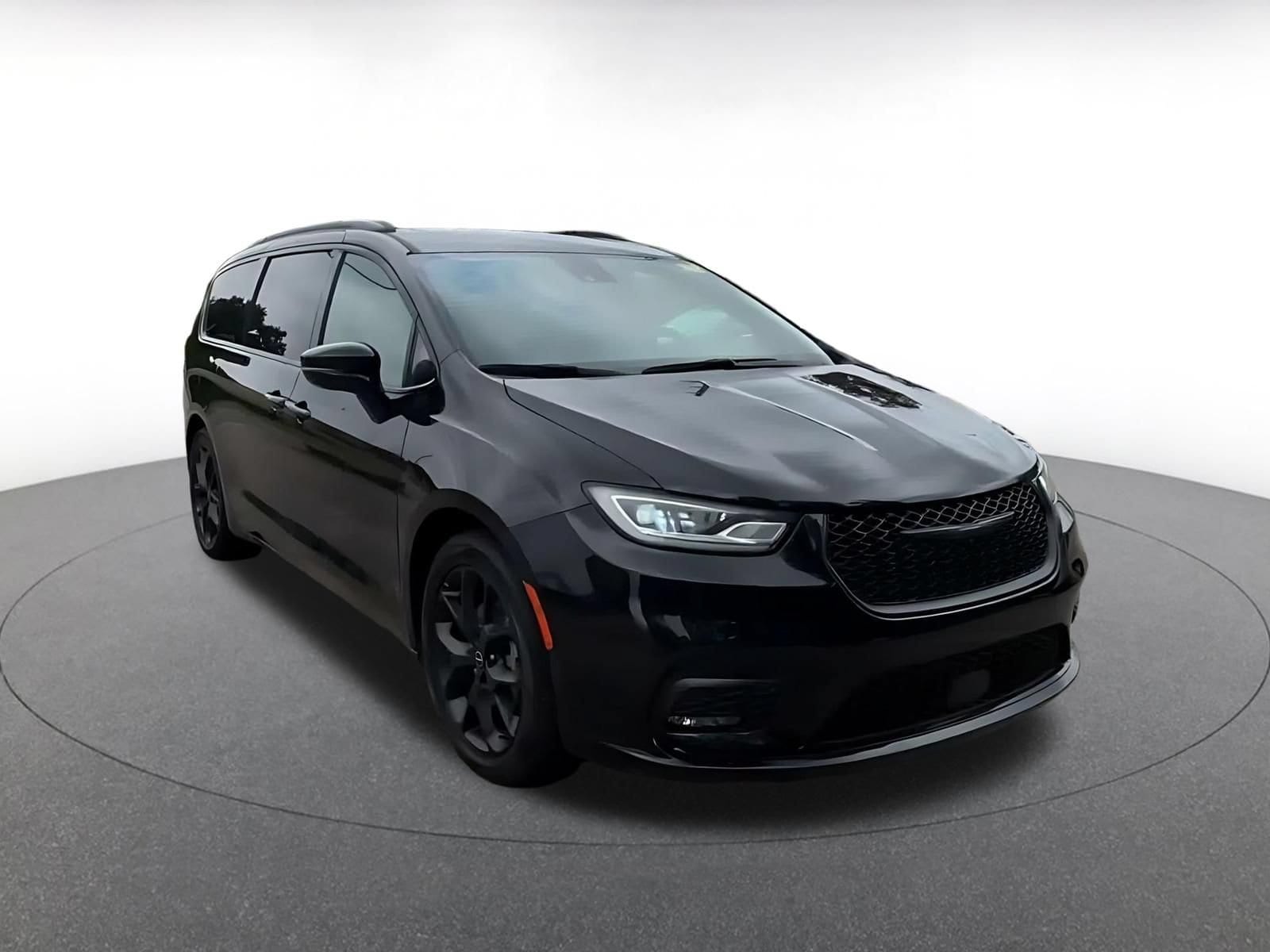 Thumbnail: 2025 Chrysler Pacifica - 3