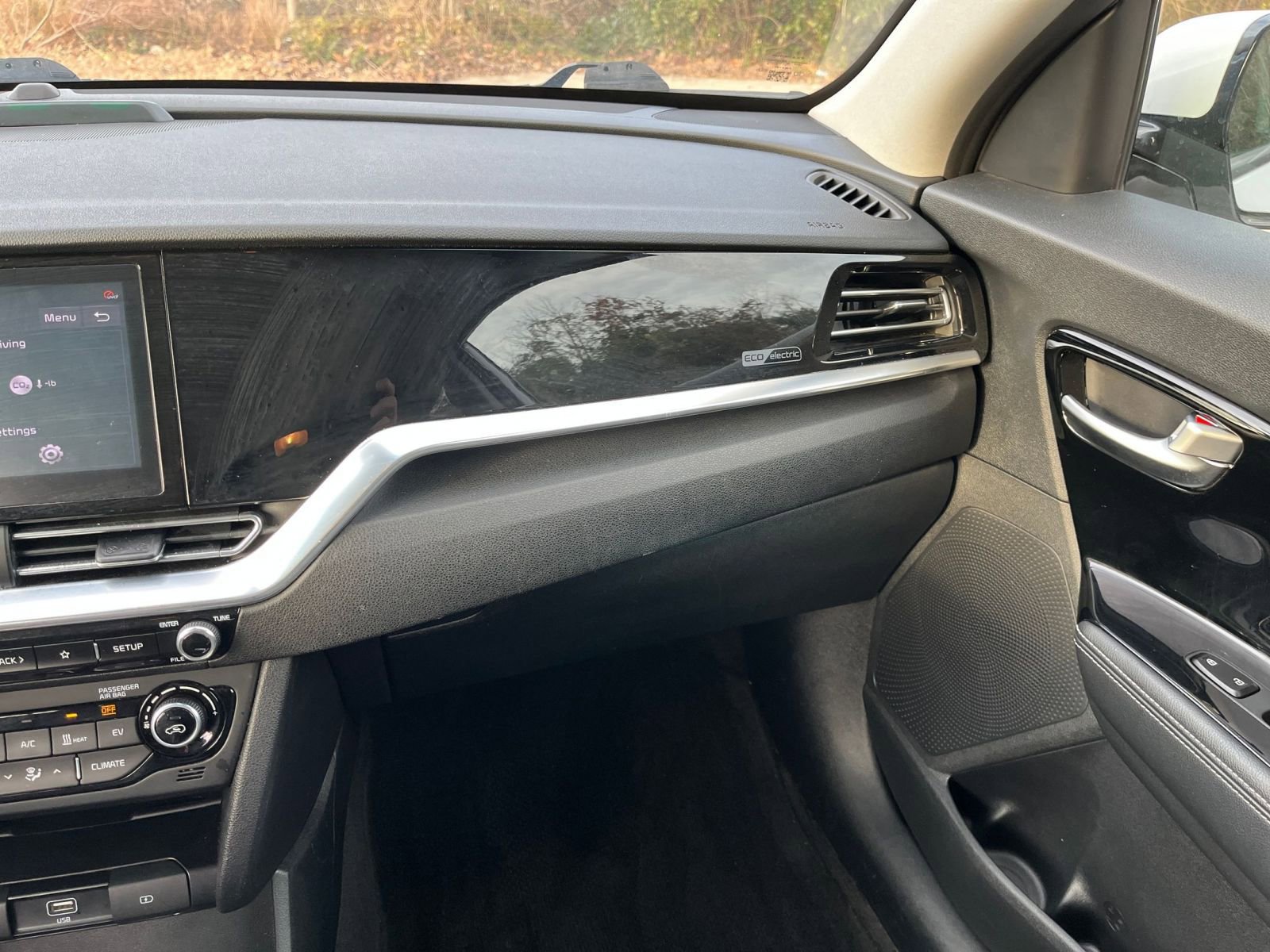 Thumbnail: 2022 Kia Niro - 35