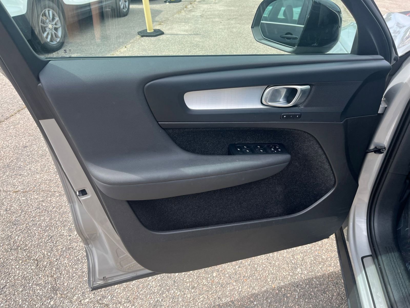 Thumbnail: 2024 Volvo XC40 - 18