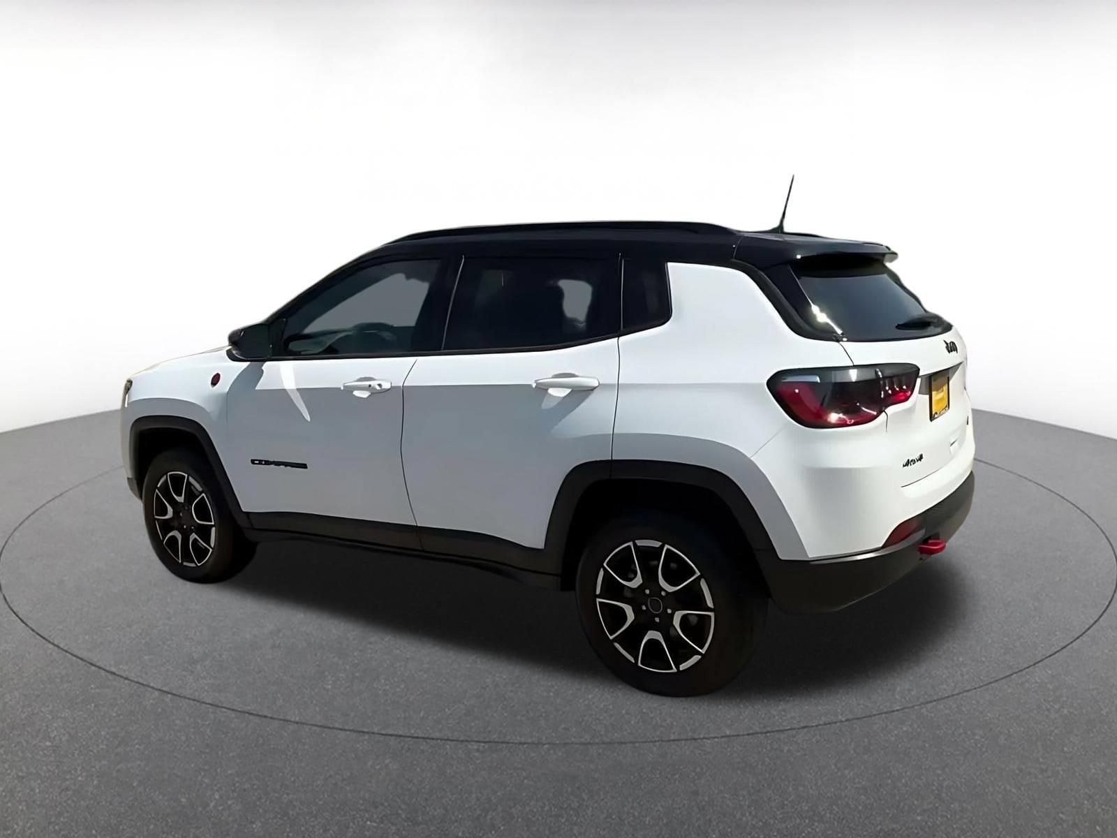 Thumbnail: 2025 Jeep Compass - 9