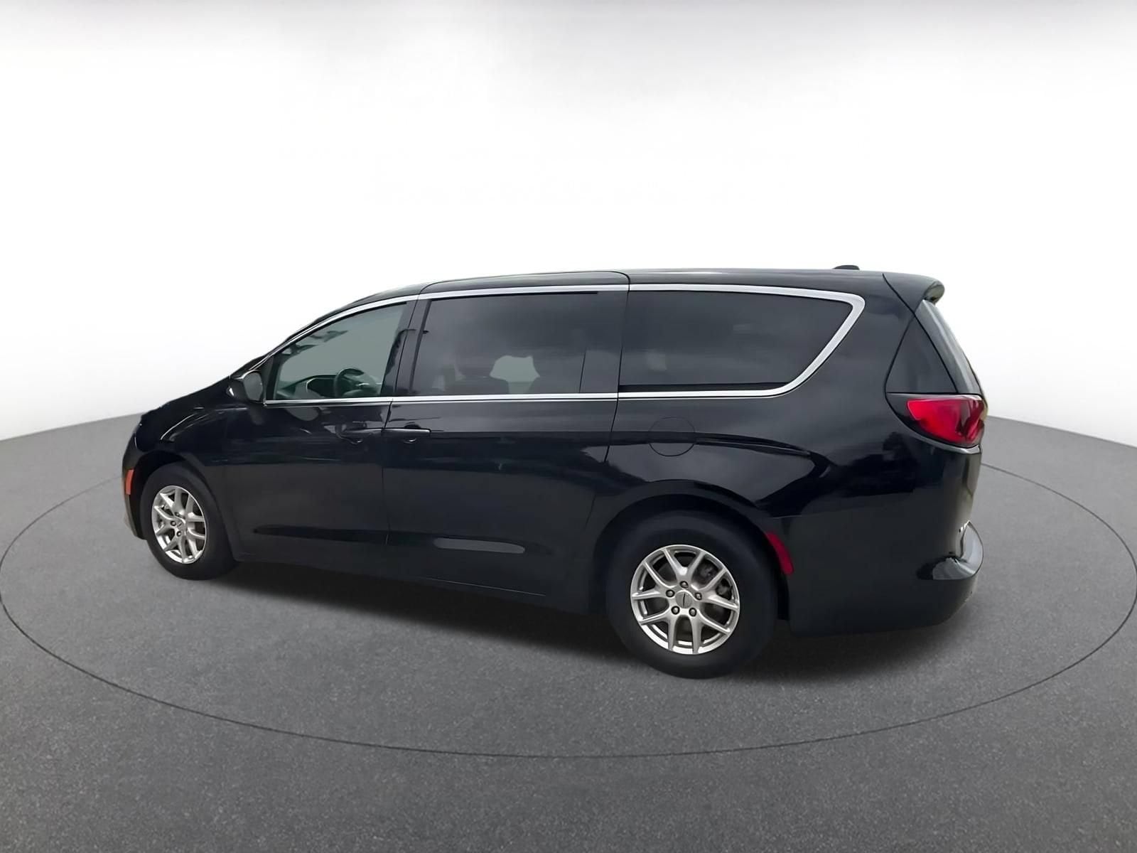 Thumbnail: 2024 Chrysler Voyager - 8
