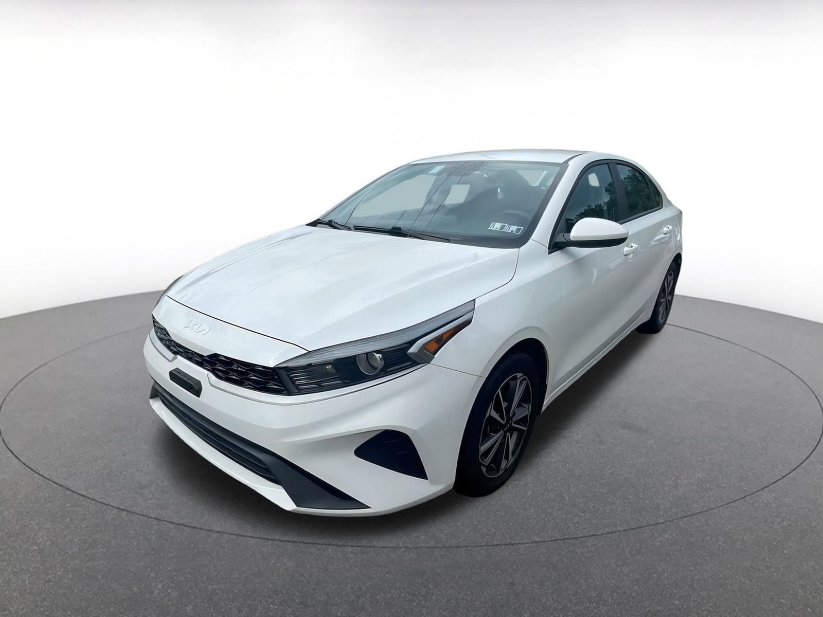 Thumbnail: 2023 Kia Forte - 3